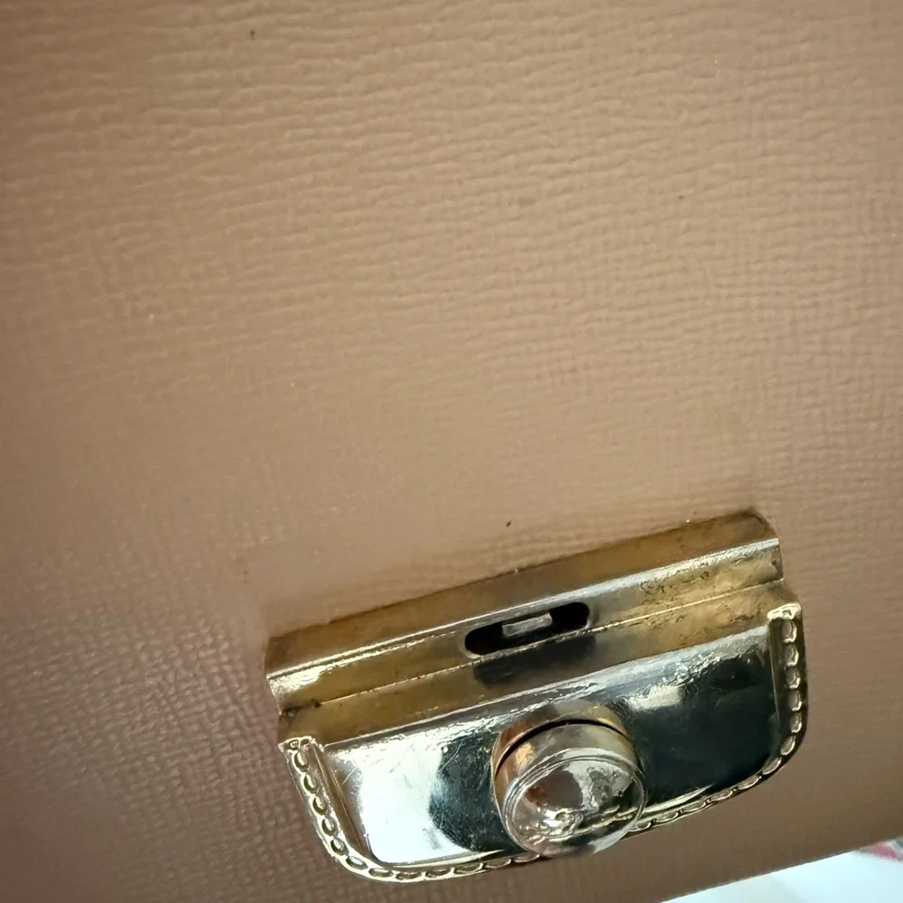 Longchamp Le Pliage Heritage Beige and Gold Crossbody Bag with Envelope Closure - Picture 8 of 10